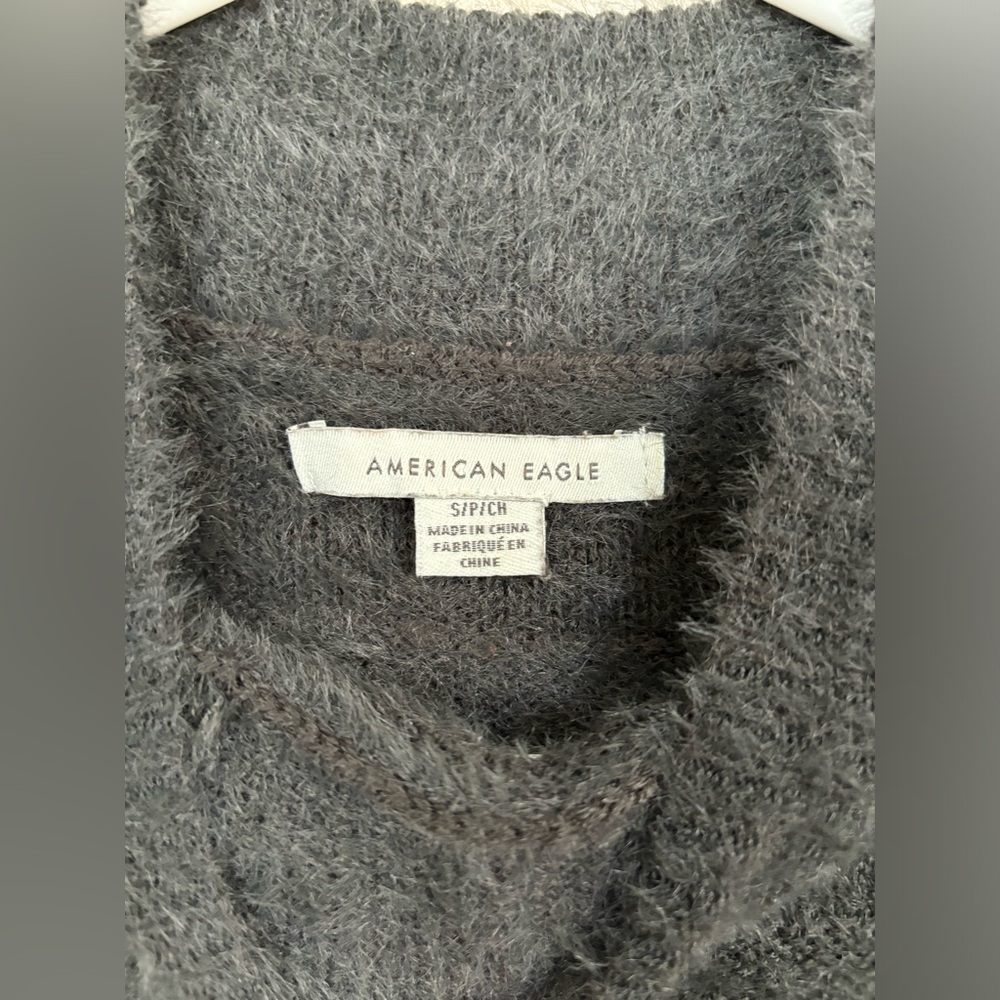 American Eagle Cropped Mock Neck Dark Gray Sweater size small - Picture 3 of 4